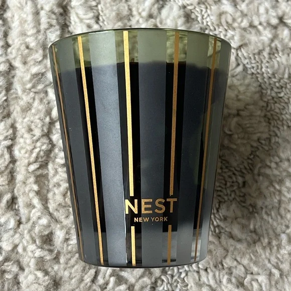 NEST 8oz Candle Pistachio & Wild Fig - Picture 2 of 4